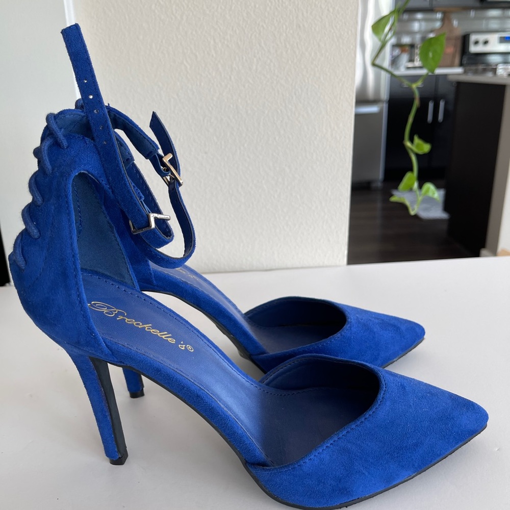 Breckelle’s Blue Suede Pointed Toe Size 8.5
